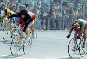 Fiedler wins final race of int'l keirin series